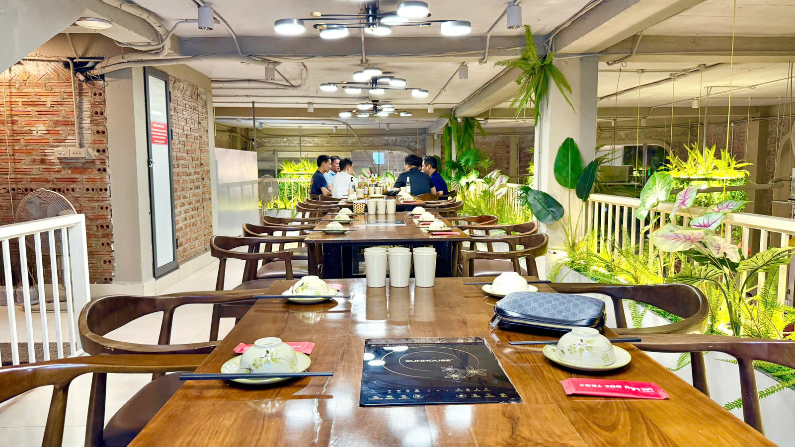 Không gian Cơ sở 100 Dịch Vọng Hậu – Lẩu Đức Trọc 8
